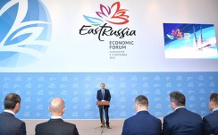 Президент РФ В.Путин принимает участие в работе первого Восточного экономического форума
