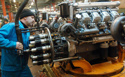 Цех стыковки американских моторов "Каменз" с коробкой передач производства "КАМАЗ"