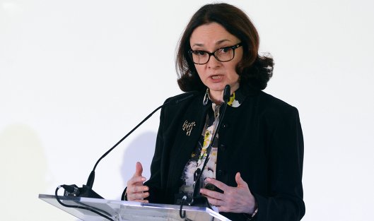 *Председатель Центрального банка РФ Эльвира Набиуллина во время панельной сессии "Международная торговля, занятость, малые и средние предприятия и предпринимательство" в рамках XIX Петербургского экономического форума