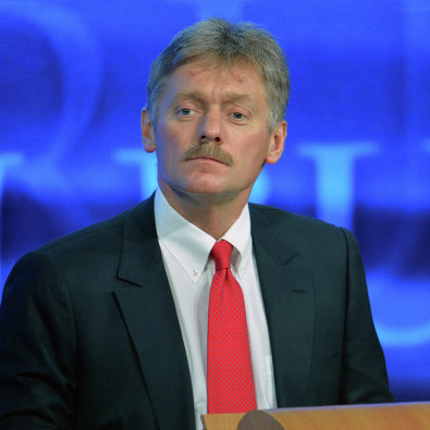 Пресс-секретарь президента РФ Дмитрий Песков во время десятой большой ежегодной пресс-конференции президента России Владимира Путина