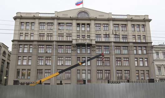 Район "Китай-город" в центре Москвы огорожен забором