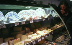 Продажа разных сортов сыра в одном из супермаркетов X5 Retail Group