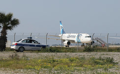 *Самолет A320 компании EgyptAir в аэропорту Ларнаки, Кипр