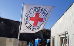 Флаг Международного комитета Красного Креста в станице Луганская