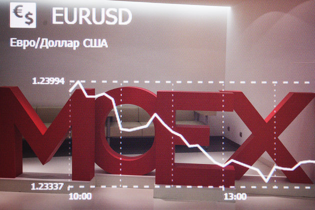 Российский рынок акций рухнул на максимум почти за два года из-за геополитических факторов 