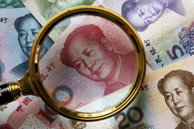 Китайские банкноты номиналом в 100, 50, 20,10 и 5 юаней