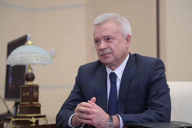 Президент ПАО "Лукойл" Вагит Алекперов во время встречи с президентом РФ Владимиром Путиным. 13 апреля 2017