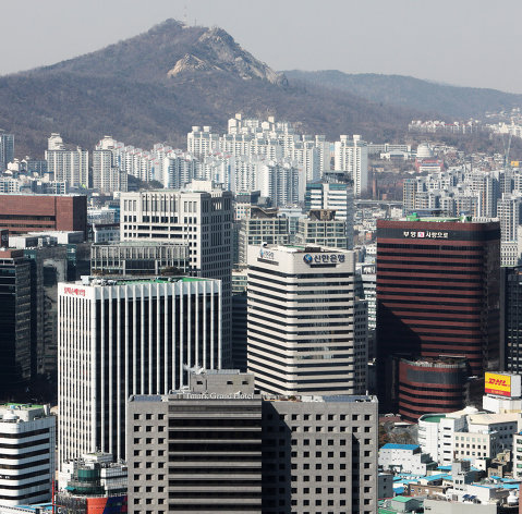 Вид на Сеул со смотровой площадки парка Намсан