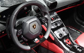 Интерьер автомобиля Lamborghini Huracan на Женевском международном автосалоне