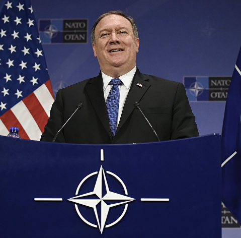 Госсекретарь США Майк Помпео на пресс-конференции в штаб-квартире НАТО в Брюсселе. 27 апреля 2018