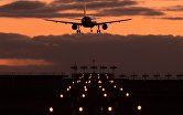 Самолет Airbus A320 авиакомпании "Аэрофлот" заходит на посадку в международном аэропорту "Шереметьево"