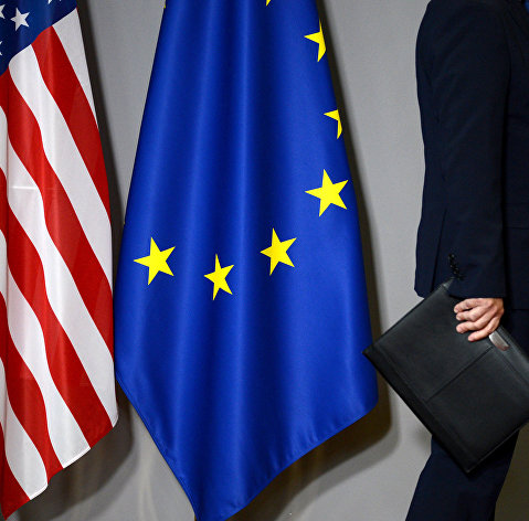 " Флаги США и Европейского совета в Брюсселе