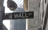 Указатель на Wall Street в Нью-Йорке