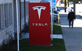Вывеска автомобильного концерна Tesla в Лос-Анджелесе