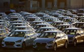 Обновленные автомобили Hyundai Solaris на стоянке завода в Ленинградской области