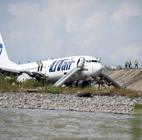 Самолет Boeing 737-800 авиакомпаниии Utair, рейса Москва - Сочи, совершил аварийную посадку в Сочи. 1 сентября 2018