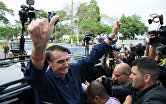 Кандидат в президенты Бразилии Жаир Болсонару после голосования в Рио-де-Жанейро