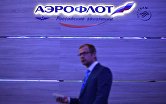 У стенда компании "Аэрофлот" на выставке на Петербургском международном экономическом форуме 2017