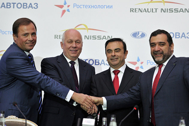 Подписание соглашения между ОАО "АвтоВАЗ" и Renault-Nissan, (Карлос Гон третий слева)