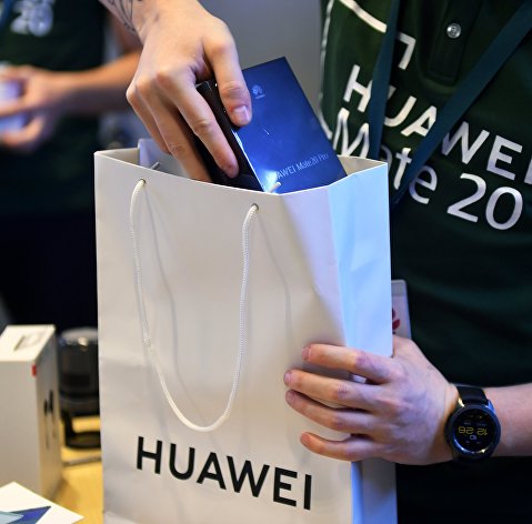 Старт продаж флагманских смартфонов Huawei.