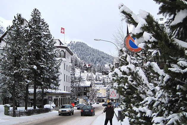 На одной из улиц швейцарского Давоса, в котором проходит Всемирный экономический форум (ВЭФ).