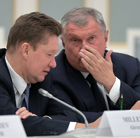 Глава "Газпрома" Алексей Миллер (слева) и глава "Роснефти" Игорь Сечин (справа)