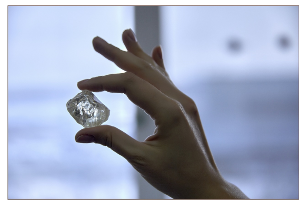 "Алроса" добыла самый крупный за последние годы алмаз массой более 230 карат