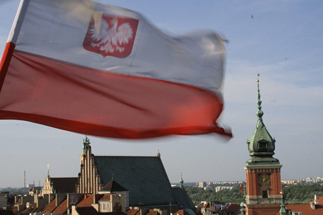 МИД Польши просит граждан республики, находящихся на Украине, срочно покинуть ее территорию
