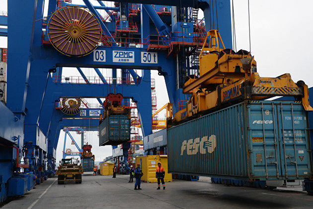 Контейнеровоз Fesco.