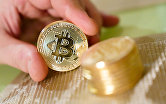 Сувенирные монеты с логотипами криптовалюты биткоин