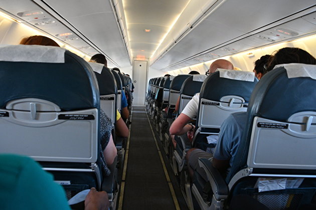 " Пассажиры в салоне самолета