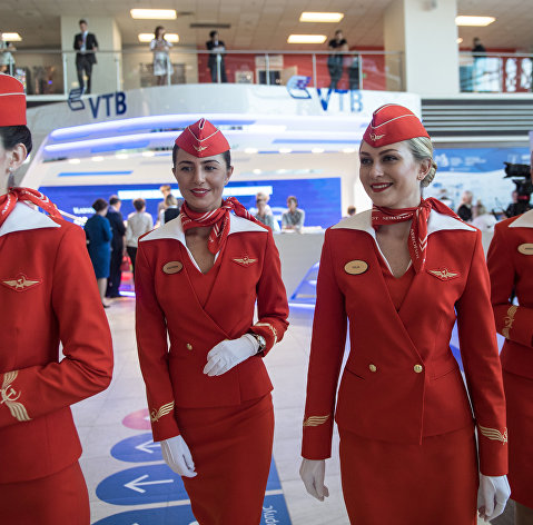 Сотрудницы компании "Аэрофлот" на площадке Восточного экономического форума во Владивостоке