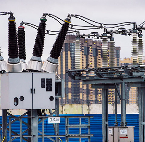 Провода, изоляторы, трансформаторы и датчики работы электроподстанции "Парнас" в Санкт-Петербурге