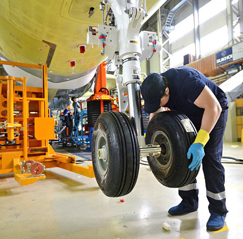 "Монтажные работы в самолете Sukhoi Superjet 100 в цехе окончательной сборки