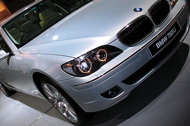 Автомобиль BMW-750 Li
