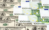 Денежные купюры: евро и доллары 