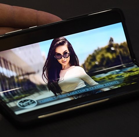 " Старт продаж смартфонов Samsung Galaxy Fold с гибким экраном