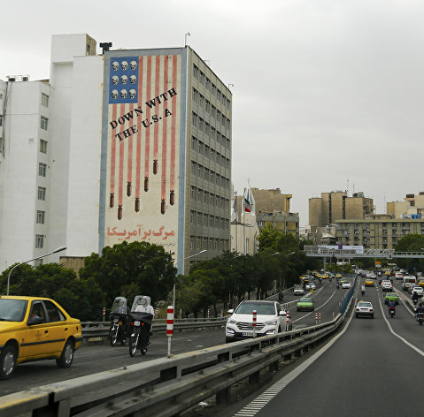 Здание с антиамериканским лозунгом в Тегеране