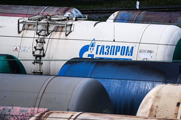 Товарные составы на железнодорожной станции "Яничкино", Газпром
