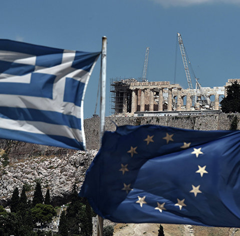 Флаги Греции и ЕС на фоне Афинского Парфенона