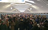 Толпы пассажиров скопились на "оранжевой" ветке из-за проблем в метро