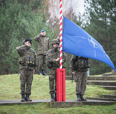 Поднятие флага НАТО