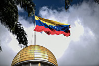 Флаг на здании Национальной ассамблеи Венесуэлы в Каракасе