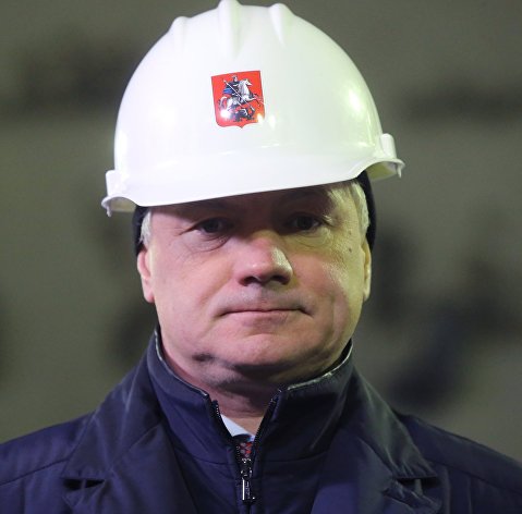 Марат Хуснуллин во время осмотра хода строительства станции метро "Раменки"