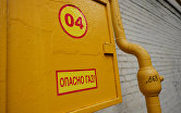 Труба газопровода на фасаде здания