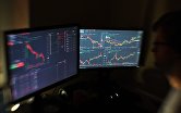Трейдер во время удаленной работы в Москве.
