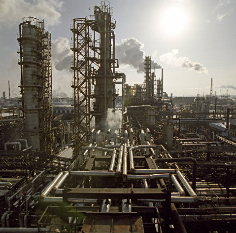Омский нефтеперерабатывающий завод "Сибирской нефтяной компании" (ныне "Газпром нефть").