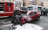 Сотрудники МЧС РФ на месте дорожно-транспортного происшествия