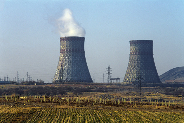 Армянская АЭС вблизи города Мецамор