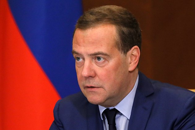 Медведев: а мы думали, что страны "семёрки" предложат России материальную помощь